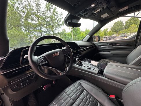 Used 2023 Cadillac Escalade ESV V AWD/4WD image 9