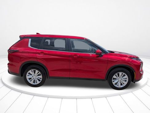 New 2026 Mitsubishi Outlander ES FWD image 3