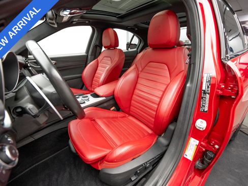Used 2023 Alfa Romeo Giulia Veloce AWD/4WD image 11