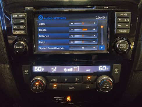 Used 2017 Nissan Rogue SV w/ SV Premium Package image 25