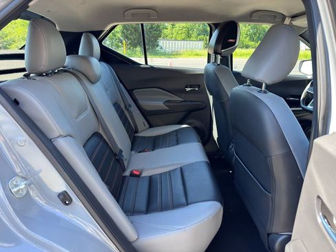 Used 2022 Nissan Kicks SR w/ Premium Package FWD image 35