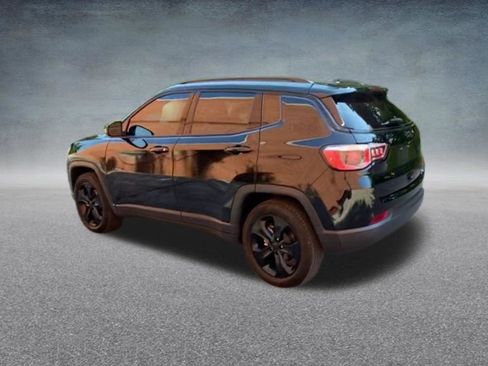 Used 2019 Jeep Compass Latitude FWD image 18
