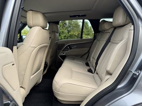 Used 2023 Land Rover Range Rover SE image 16