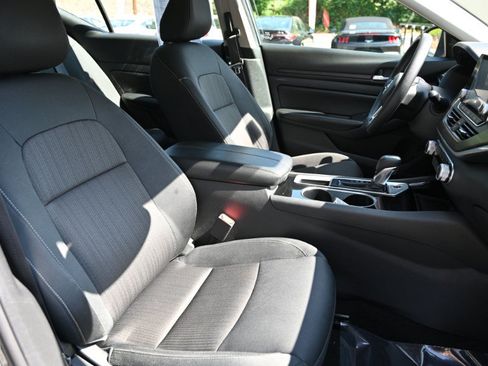 Used 2024 Nissan Altima 2.5 SV FWD image 17