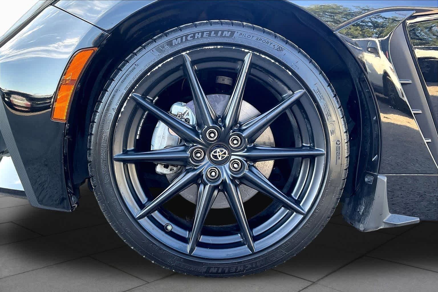 Used 2025 Toyota GR86 Premium RWD image 11