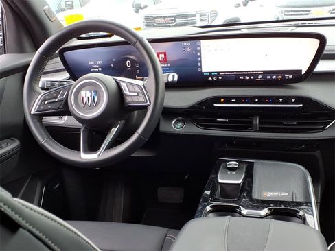 Used 2025 Buick Enclave Preferred image 8