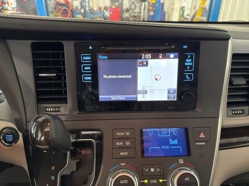 Used 2017 Toyota Sienna XLE w/ XLE Navigation Package FWD image 6