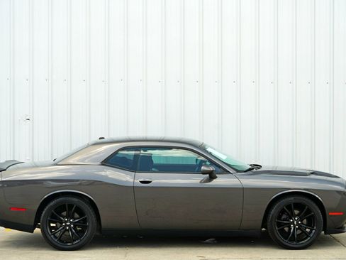 Used 2018 Dodge Challenger SXT w/ Blacktop Package image 42