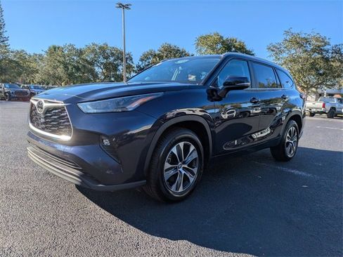 Used 2024 Toyota Highlander XLE image 8