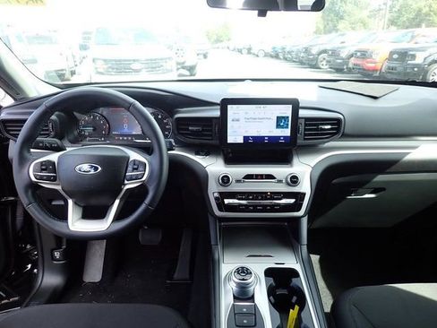 Used 2023 Ford Explorer XLT AWD/4WD image 20