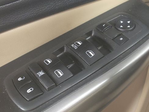 Used 2019 Jeep Cherokee Latitude w/ Popular Appearance Group image 27