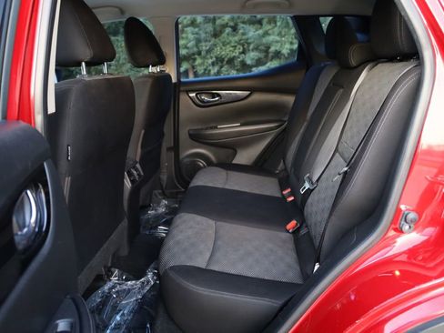 Used 2017 Nissan Rogue Sport SV image 18