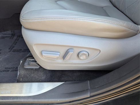 Used 2024 Toyota Highlander Platinum image 21