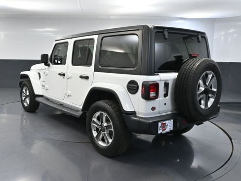 Used 2019 Jeep Wrangler Unlimited Sahara AWD/4WD image 8