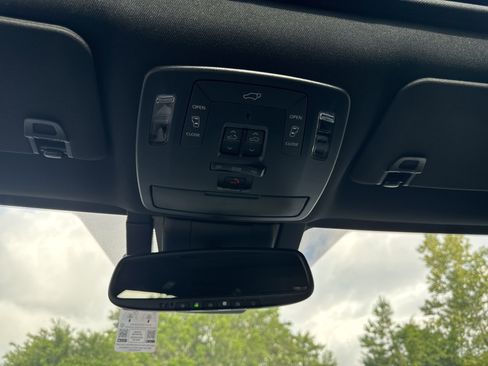 New 2025 Toyota Sienna Platinum image 24