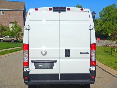 Used 2025 RAM ProMaster 2500 w/ Convenience Group FWD image 8