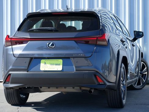Used 2022 Lexus UX 200 image 3