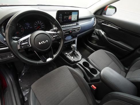 Used 2023 Kia Seltos S w/ Navigation Package FWD image 22