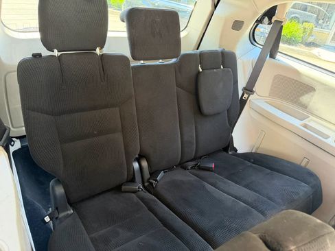 Used 2016 Dodge Grand Caravan SXT FWD image 19