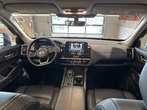Used 2025 Nissan Pathfinder SL w/ SL Premium Package AWD/4WD image 22