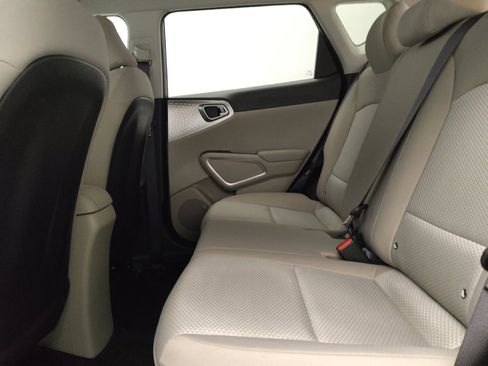 Used 2025 Kia Soul LX w/ LX Technology Package image 18