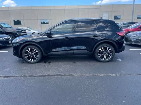 Used 2021 Ford Escape SE w/ SE Sport Appearance Package AWD/4WD image 3