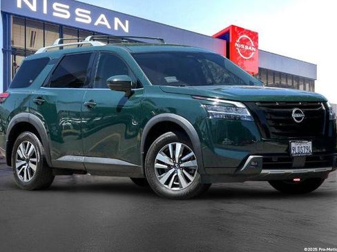 Certified 2024 Nissan Pathfinder SL w/ Lighting Package (N92) FWD image 1