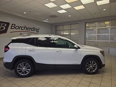 Used 2024 GMC Terrain SLT image 4