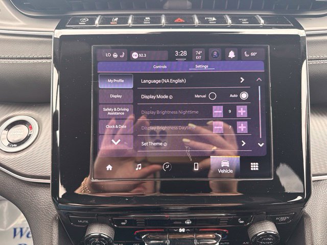 Used 2025 Jeep Grand Cherokee Altitude AWD/4WD image 44