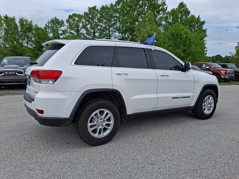 Used 2019 Jeep Grand Cherokee Laredo AWD/4WD image 14