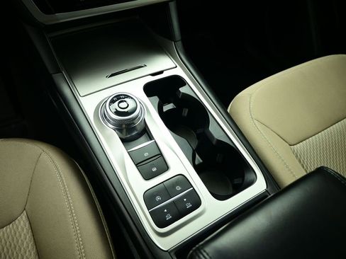 Used 2022 Ford Explorer XLT image 21