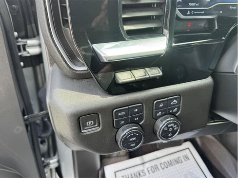 Used 2023 Chevrolet Silverado 1500 High Country w/ Technology Package AWD/4WD image 18