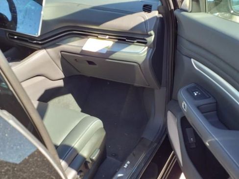 New 2024 VinFast VF 9 Plus image 25