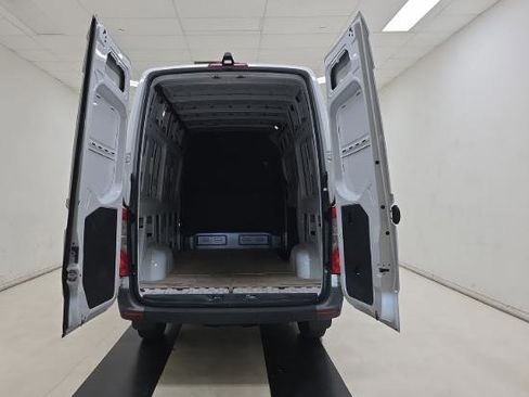 Used 2023 Mercedes-Benz Sprinter 144 Cargo image 12