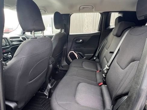 Used 2016 Jeep Renegade Latitude w/ Popular Equipment Group image 10