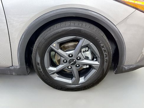 Used 2025 Kia K4 LXS image 32