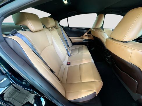 Used 2020 Lexus ES 300h w/ Premium Package FWD image 28