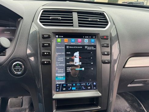 Used 2018 Ford Explorer XLT w/ Equipment Group 202A AWD/4WD image 5