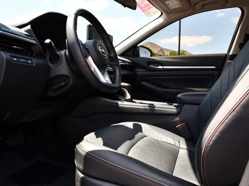 Used 2024 Nissan Altima 2.5 SR w/ SR Premium Package FWD image 15
