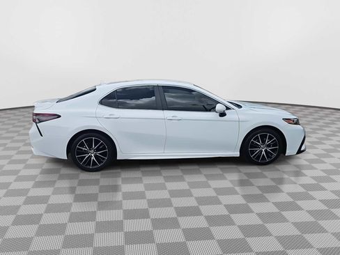 Used 2023 Toyota Camry SE AWD/4WD image 9