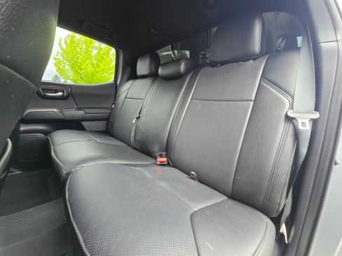 Used 2016 Toyota Tacoma TRD Sport w/ Premium & Technology Package AWD/4WD image 17