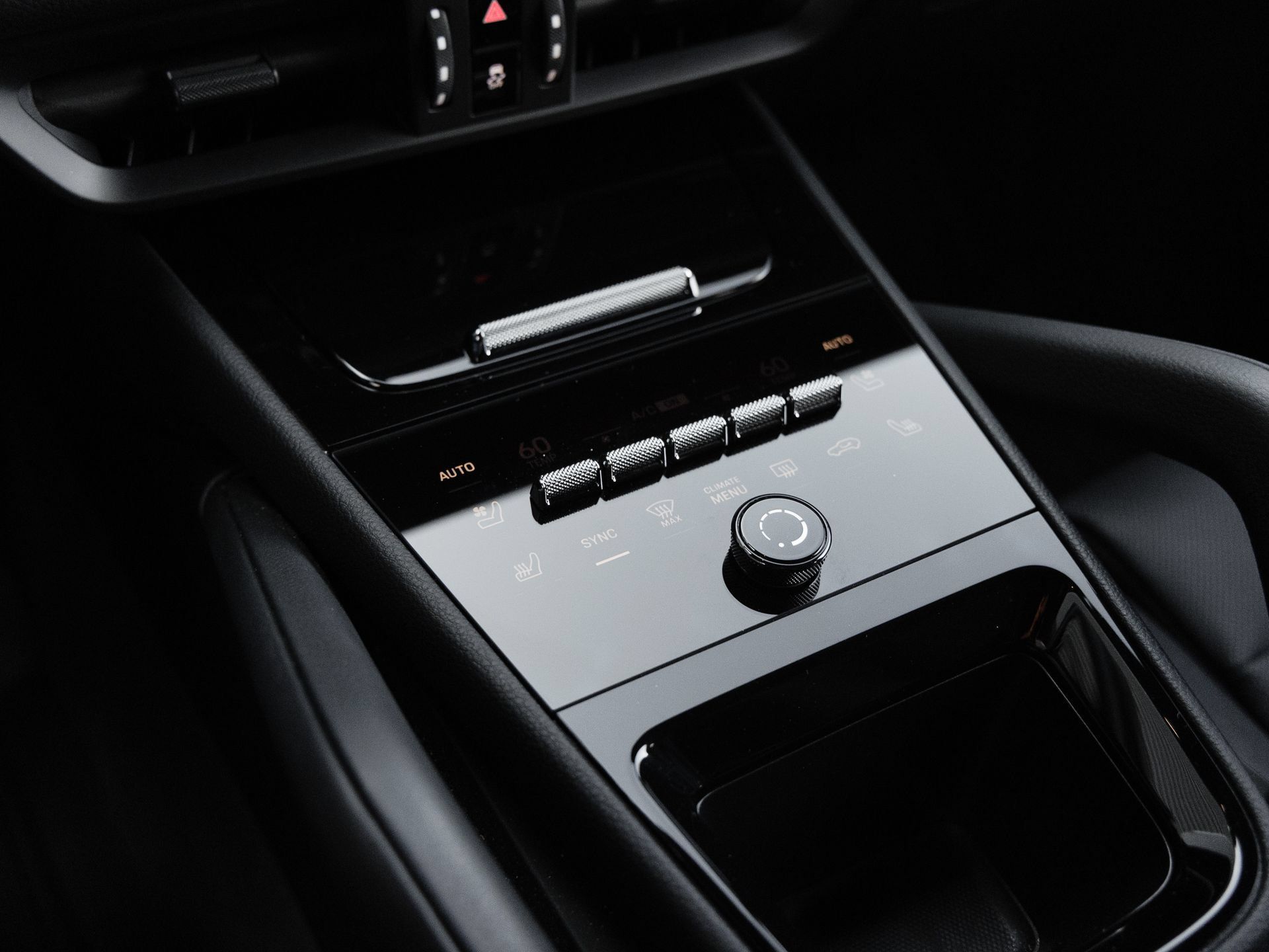 Certified 2025 Porsche Cayenne AWD/4WD image 22