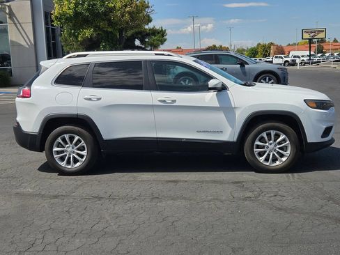 Used 2019 Jeep Cherokee Latitude w/ Popular Appearance Group AWD/4WD image 2