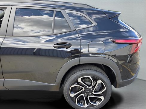 Used 2024 Chevrolet Trax RS image 11