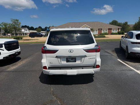 Used 2019 Lexus LX 570 4WD w/ Luxury Package image 14