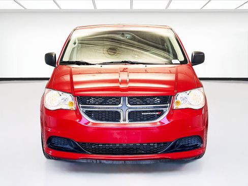 Used 2016 Dodge Grand Caravan American Value Package w/ UConnect Hands-Free Group FWD image 2