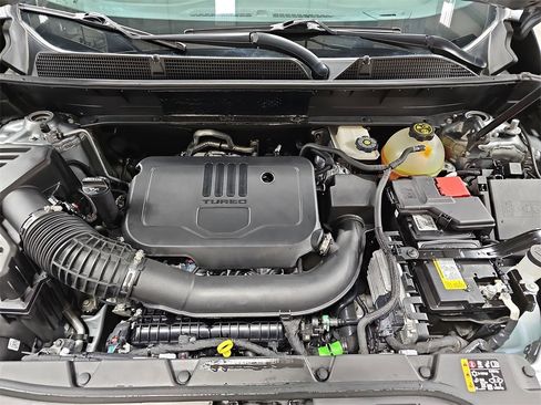 Used 2023 GMC Acadia SLE image 30