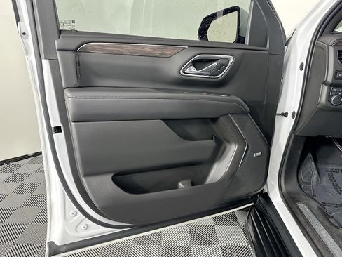 Used 2021 Chevrolet Suburban LT image 25