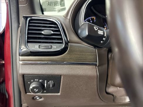 Used 2019 Jeep Grand Cherokee Overland AWD/4WD image 14