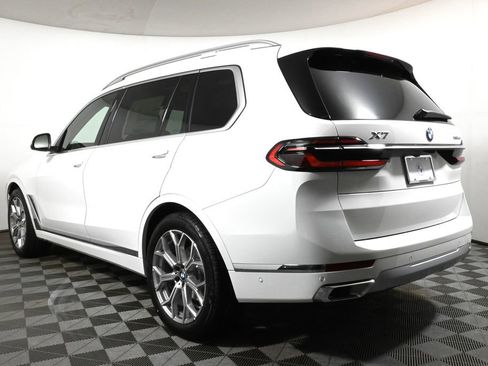 Used 2025 BMW X7 xDrive40i w/ Premium Package image 5